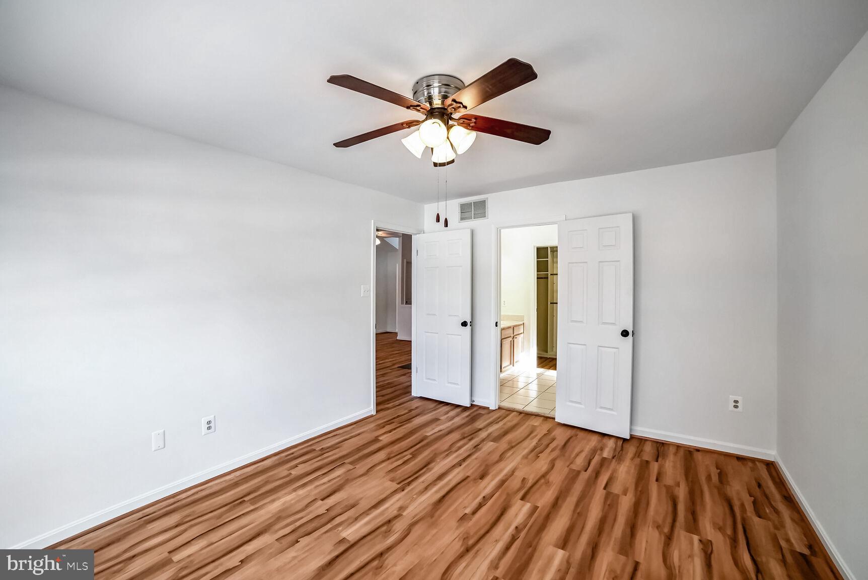 6108 Hunt Club Road Elkridge, MD 21075 - Photo 11 of 30 Primary bedroom - attached bathroom
