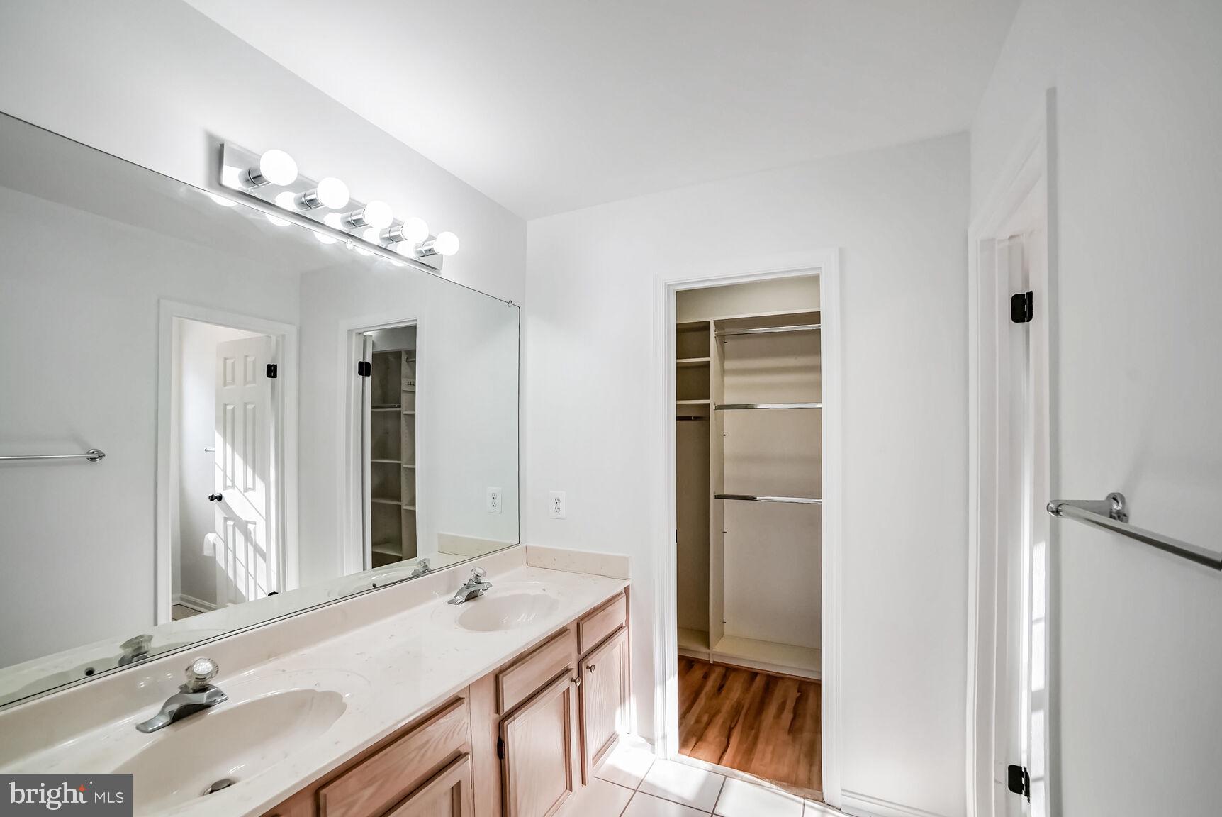 6108 Hunt Club Road Elkridge, MD 21075 - Photo 12 of 30 Primary bathroom - double sink