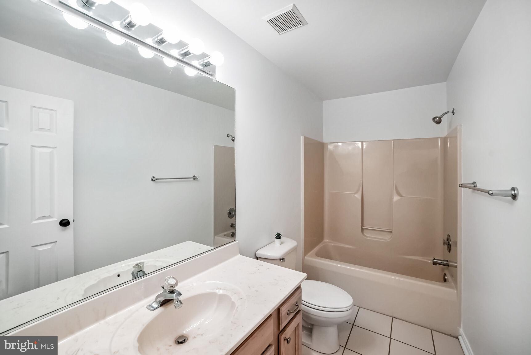 6108 Hunt Club Road Elkridge, MD 21075 - Photo 21 of 30 Full bathroom 2