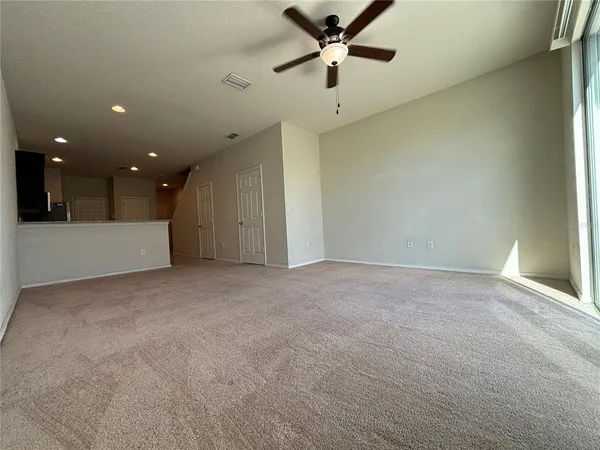 $2,000 | 4912 White Sanderling Court, Tampa, FL 33619