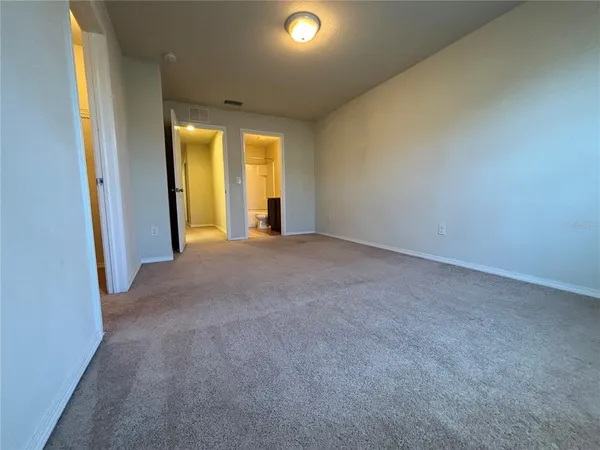 $2,000 | 4912 White Sanderling Court, Tampa, FL 33619