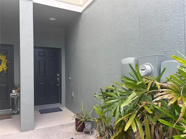 $2,000 | 4912 White Sanderling Court, Tampa, FL 33619