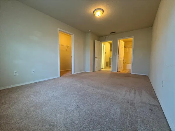 $2,000 | 4912 White Sanderling Court, Tampa, FL 33619