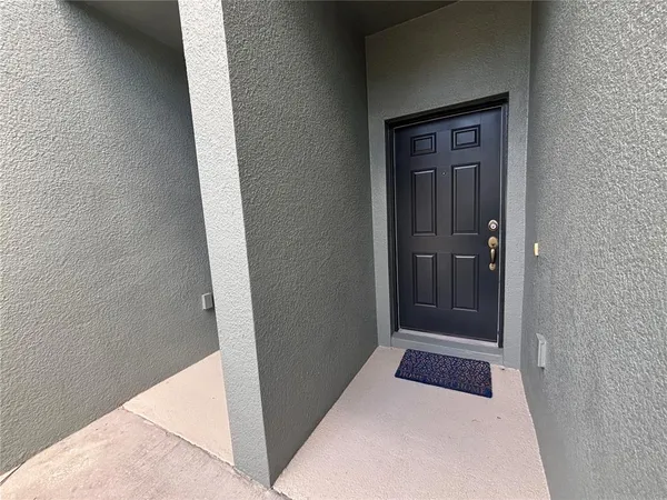 $2,000 | 4912 White Sanderling Court, Tampa, FL 33619