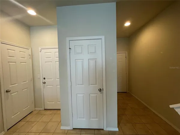 $2,000 | 4912 White Sanderling Court, Tampa, FL 33619