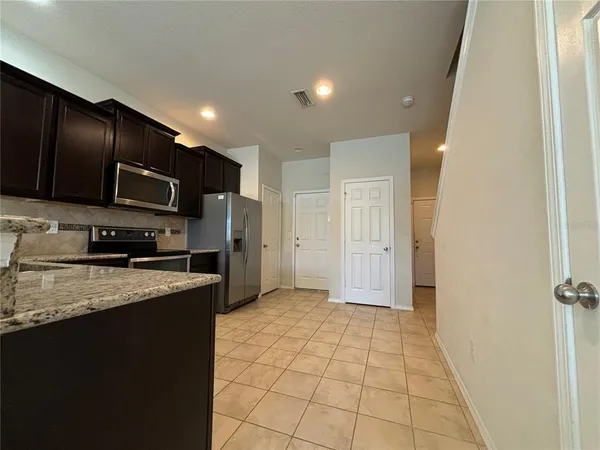 $2,000 | 4912 White Sanderling Court, Tampa, FL 33619