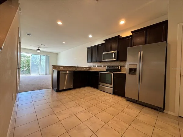 $2,000 | 4912 White Sanderling Court, Tampa, FL 33619