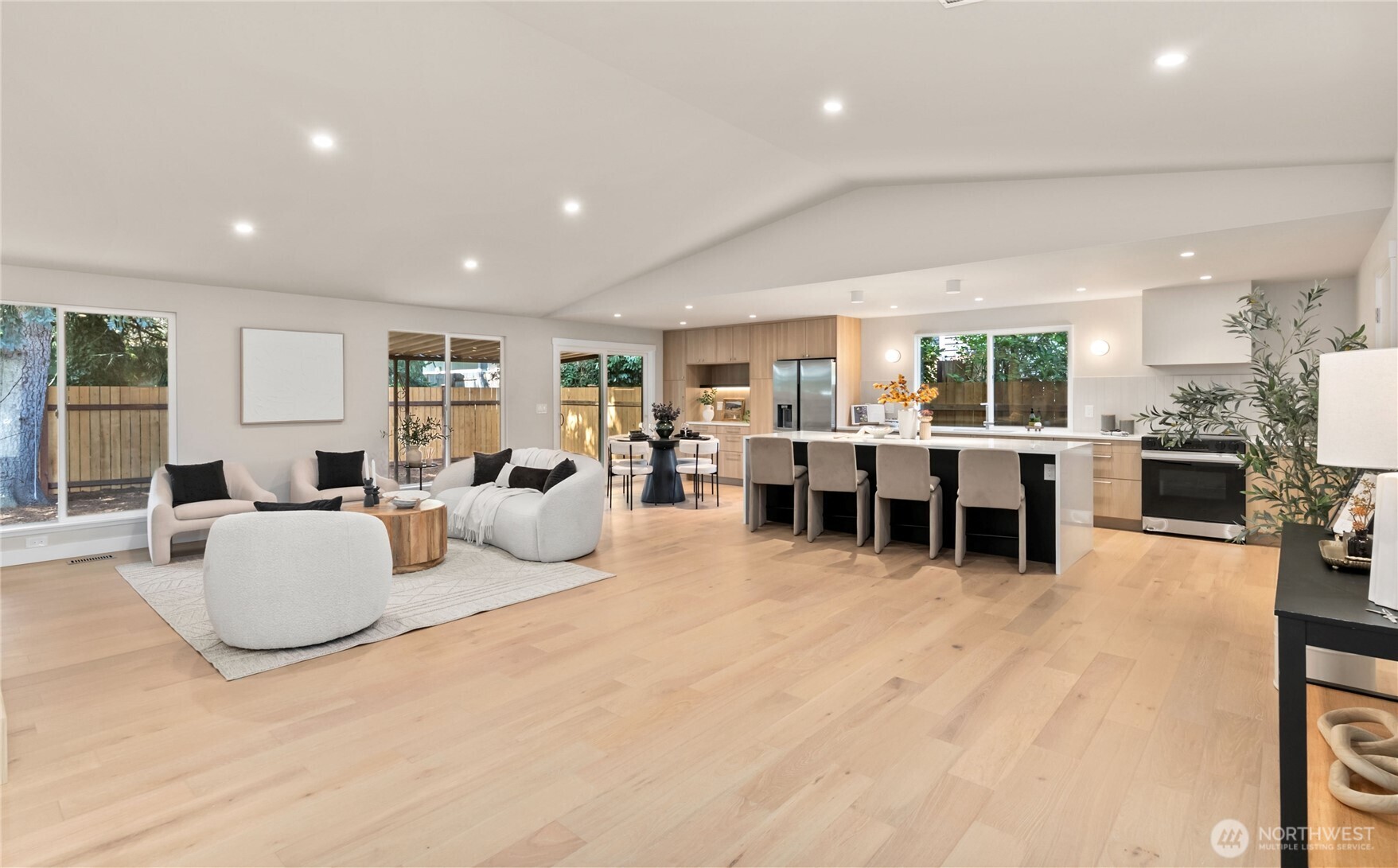 15203 111th Avenue Northeast Bothell, WA 98011 - Photo 3 of 37