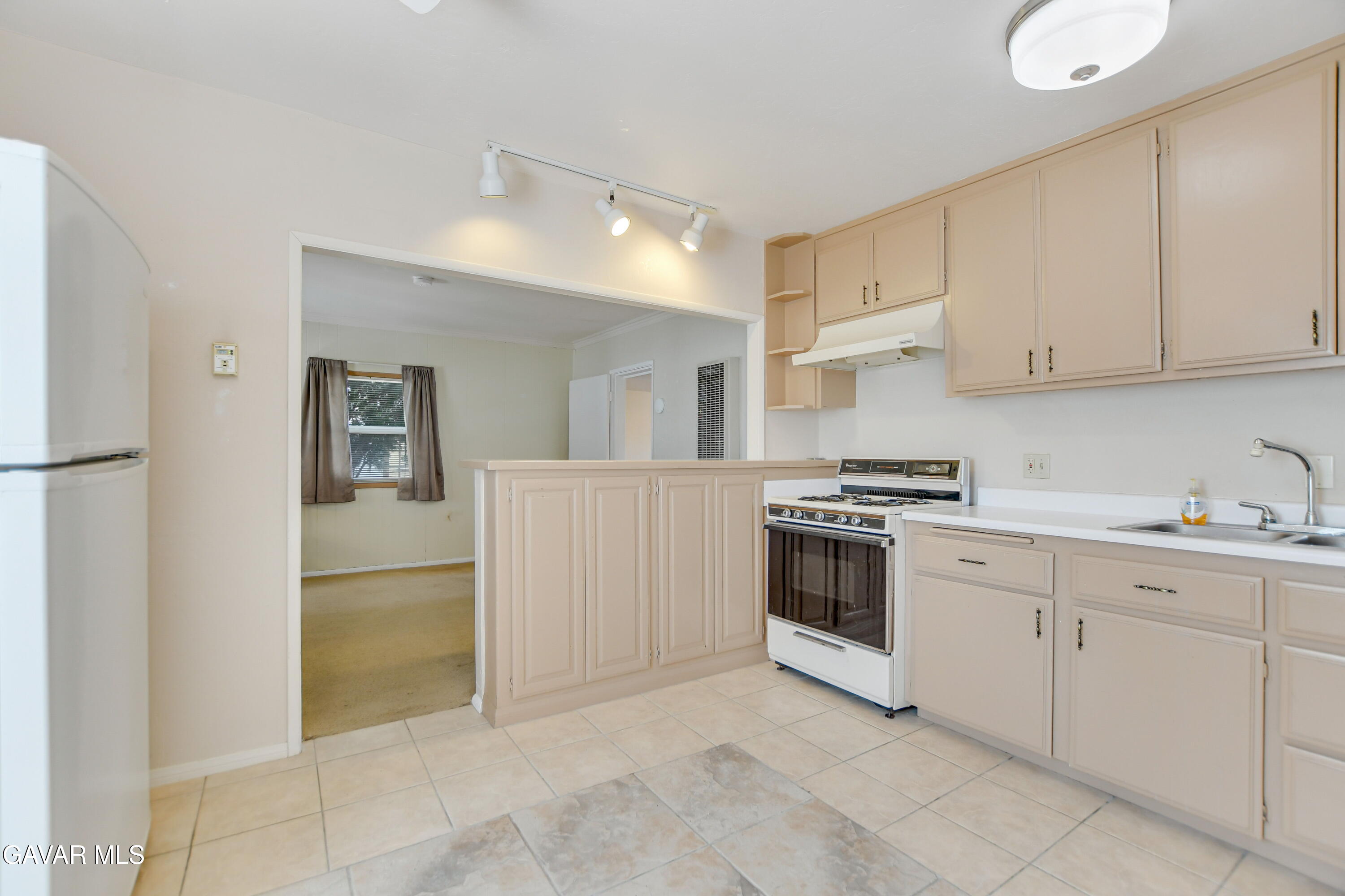 43517 7th Street East Lancaster, CA 93535 - Photo 33 of 47 a kitchen with cabinets and oven