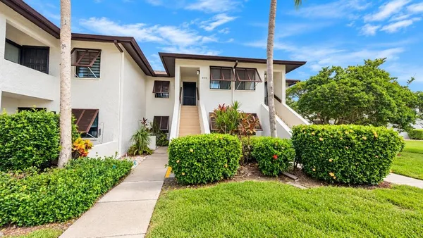 $1,700 | 4519 Longwater Chase, Unit 10, Sarasota, FL 34235