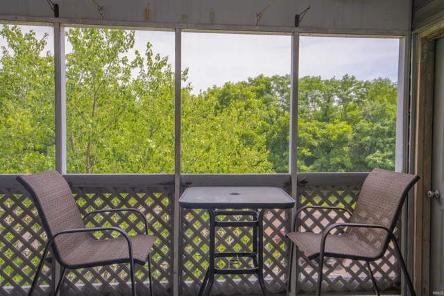 $185,000 | 1376 South College Mall Road, Bloomington, IN 47401