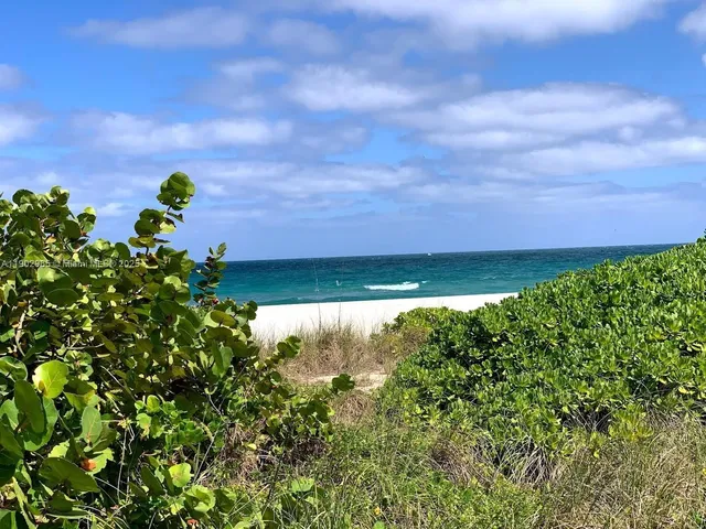 $1,100,000 | 9008 Collins Avenue, Unit 402, Surfside, FL 33154