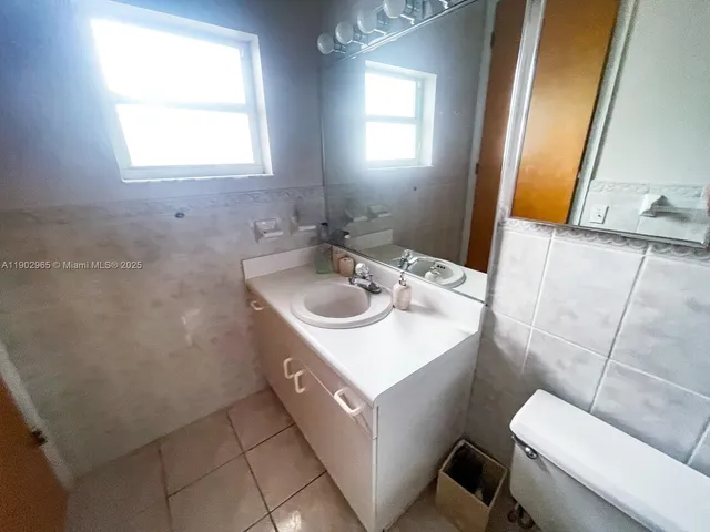 $1,100,000 | 9008 Collins Avenue, Unit 402, Surfside, FL 33154