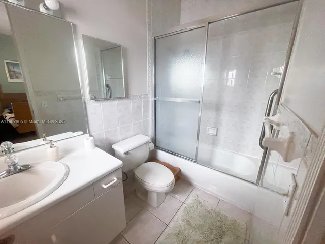 $1,100,000 | 9008 Collins Avenue, Unit 402, Surfside, FL 33154