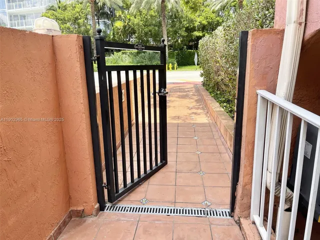 $1,100,000 | 9008 Collins Avenue, Unit 402, Surfside, FL 33154