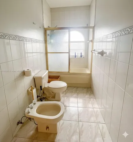 $1,100,000 | 9008 Collins Avenue, Unit 402, Surfside, FL 33154