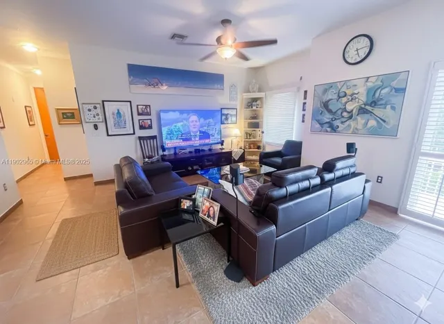 $1,100,000 | 9008 Collins Avenue, Unit 402, Surfside, FL 33154