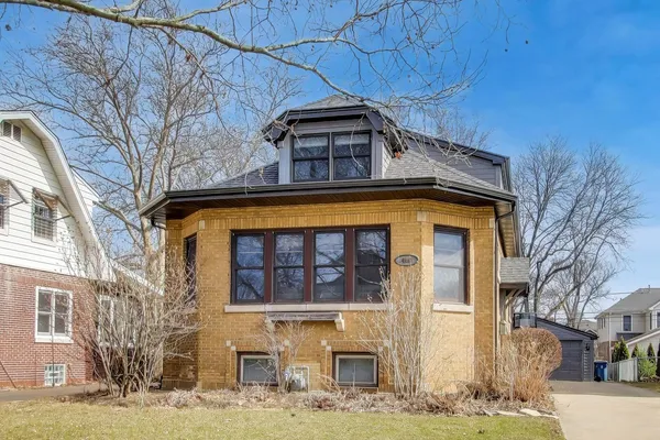 $699,000 | 409 Berkley Avenue, Elmhurst, IL 60126