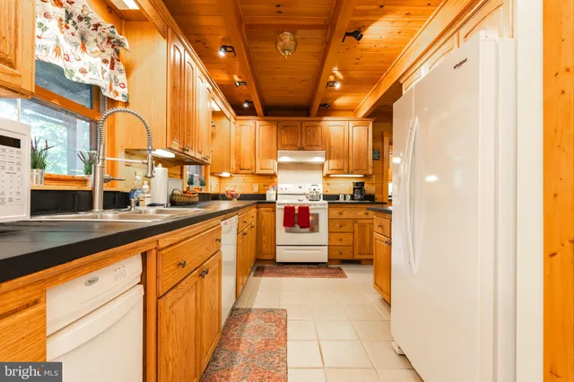 $919,000 | 82 Sabrina Lane, Gerrardstown, WV 25420