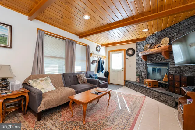 $919,000 | 82 Sabrina Lane, Gerrardstown, WV 25420