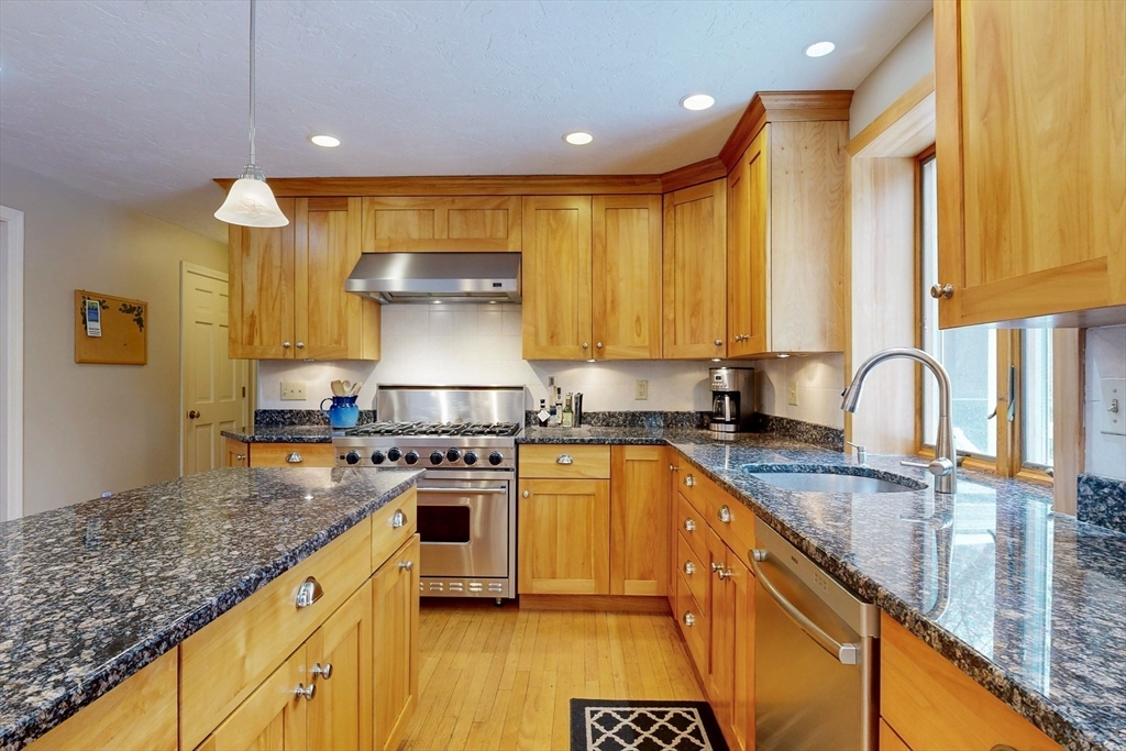 3 Copperwood Road Medfield, MA 02052 - Photo 7 of 41