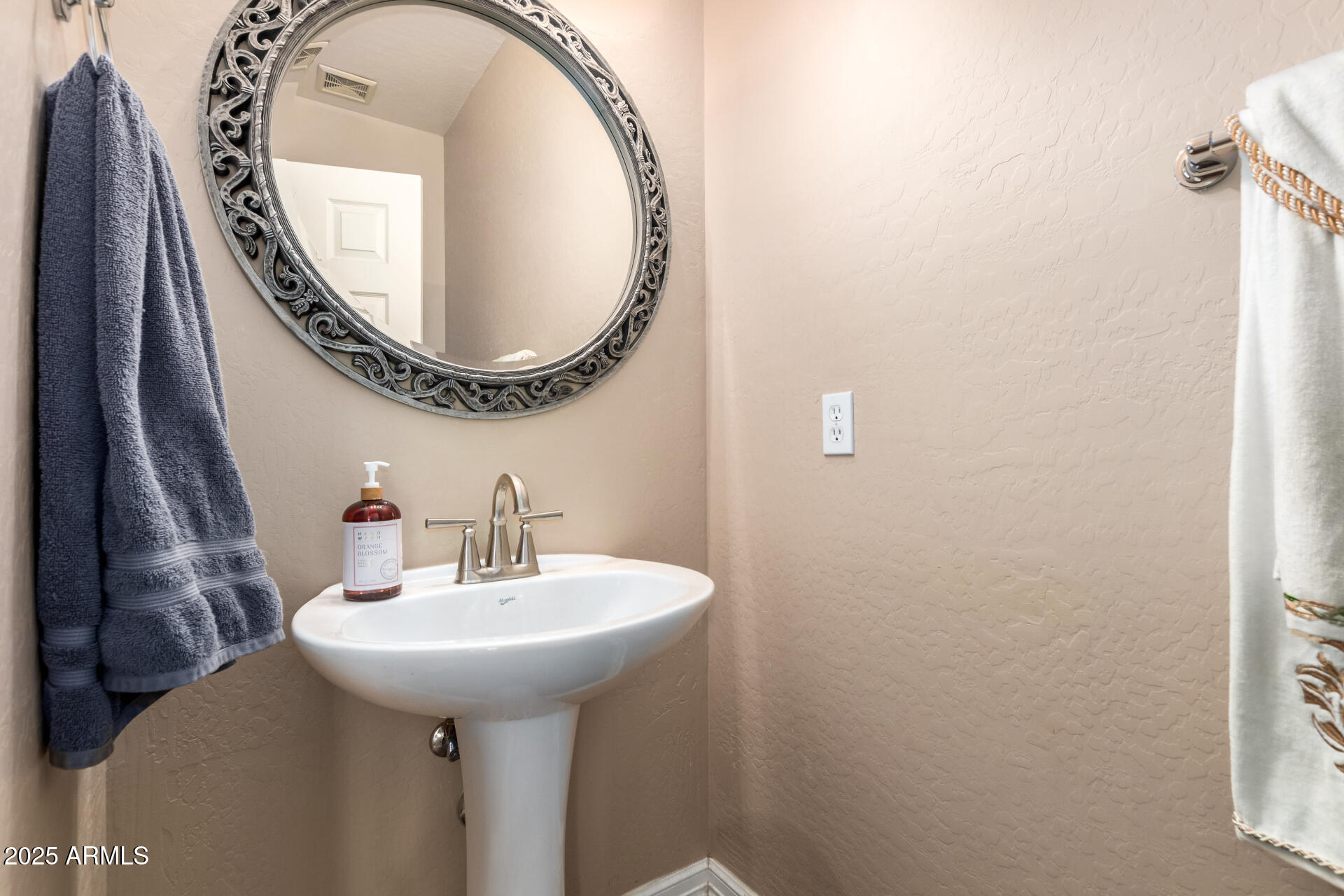 3017 East Powell Way Gilbert, AZ 85298 - Photo 22 of 48 22 - Powell Way