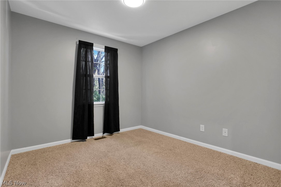 14953 King Road Howard, OH 43028 - Photo 18 of 40 Guest bedroom