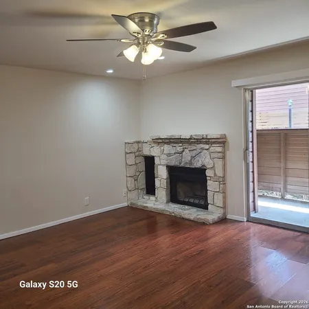 $949 | 10527 Perrin Beitel, Unit A108, San Antonio, TX 78217