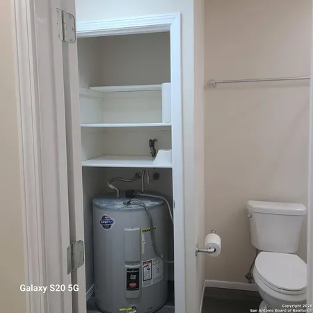 $949 | 10527 Perrin Beitel, Unit A108, San Antonio, TX 78217