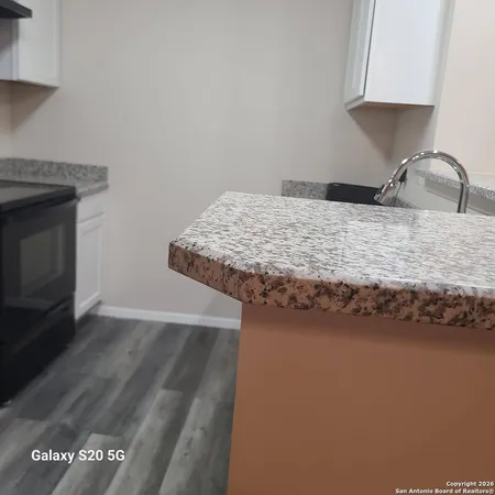 $949 | 10527 Perrin Beitel, Unit A108, San Antonio, TX 78217