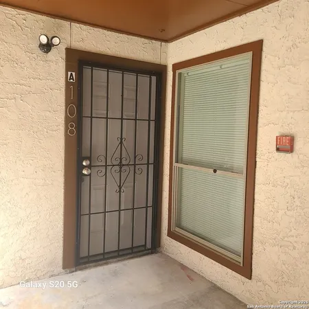 $949 | 10527 Perrin Beitel, Unit A108, San Antonio, TX 78217