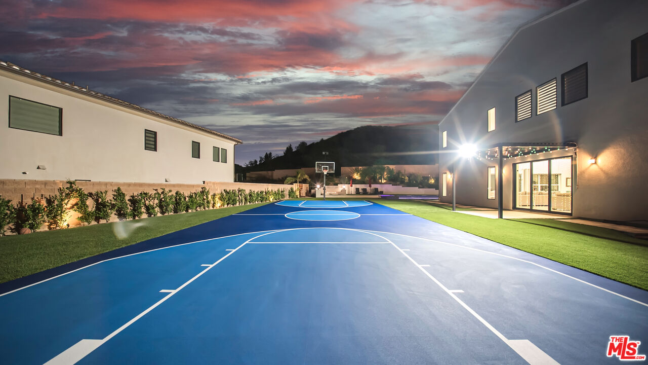 12553 Ridgeline Road Porter Ranch, CA 91326 - Photo 38 of 45 a view of a basket ball ground