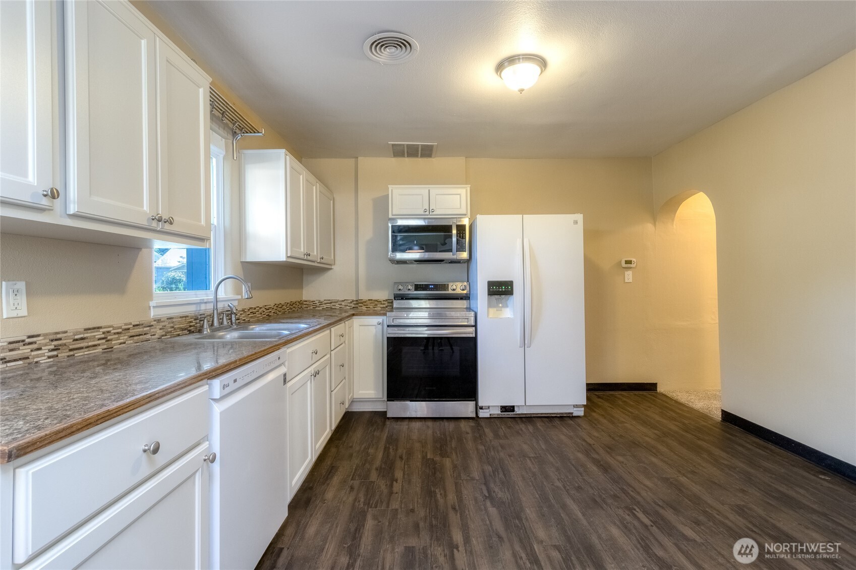 627 Juniper Street Walla Walla, WA 99362 - Photo 11 of 29 a kitchen with granite countertop a refrigerator and a stove top oven