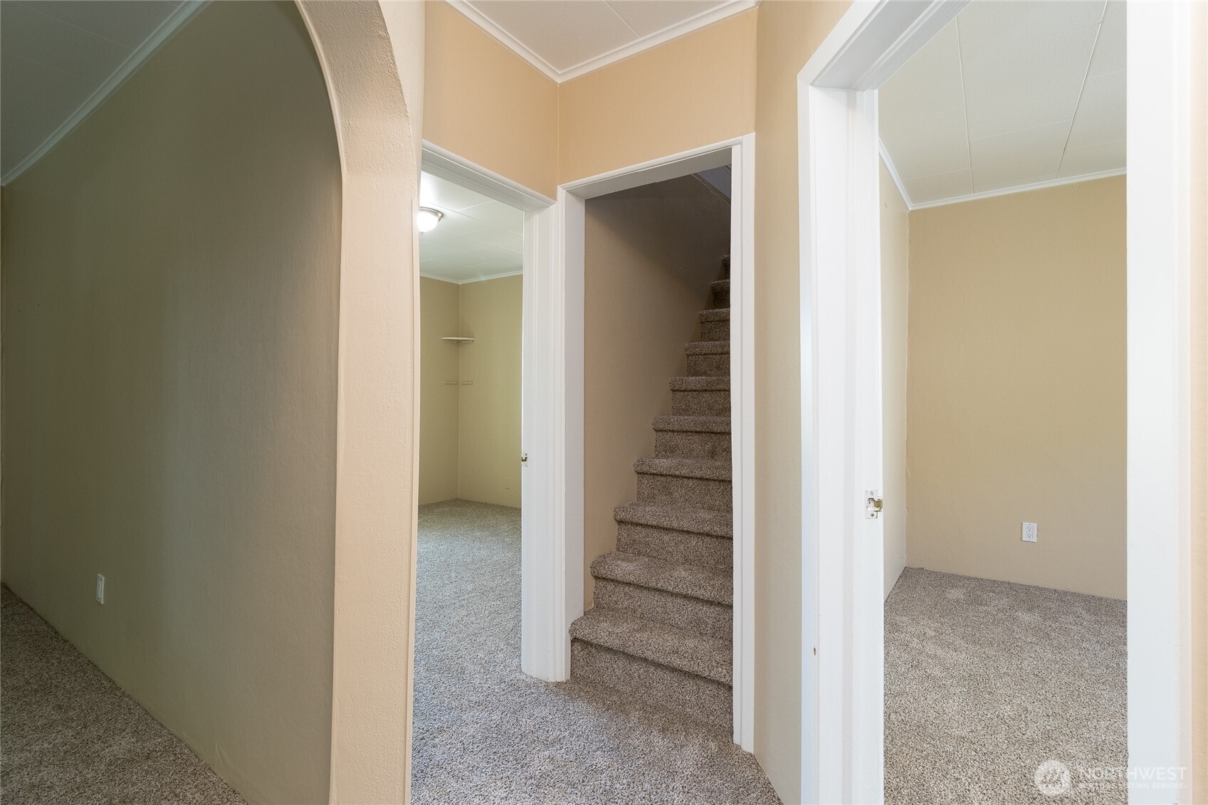 627 Juniper Street Walla Walla, WA 99362 - Photo 18 of 29 a view of a hallway with wooden floor and entryway