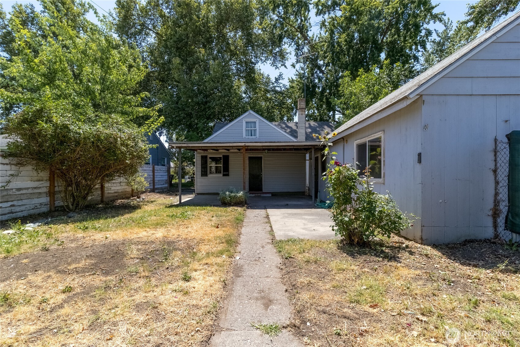 627 Juniper Street Walla Walla, WA 99362 - Photo 27 of 29 a front view of a house with a yard and garage