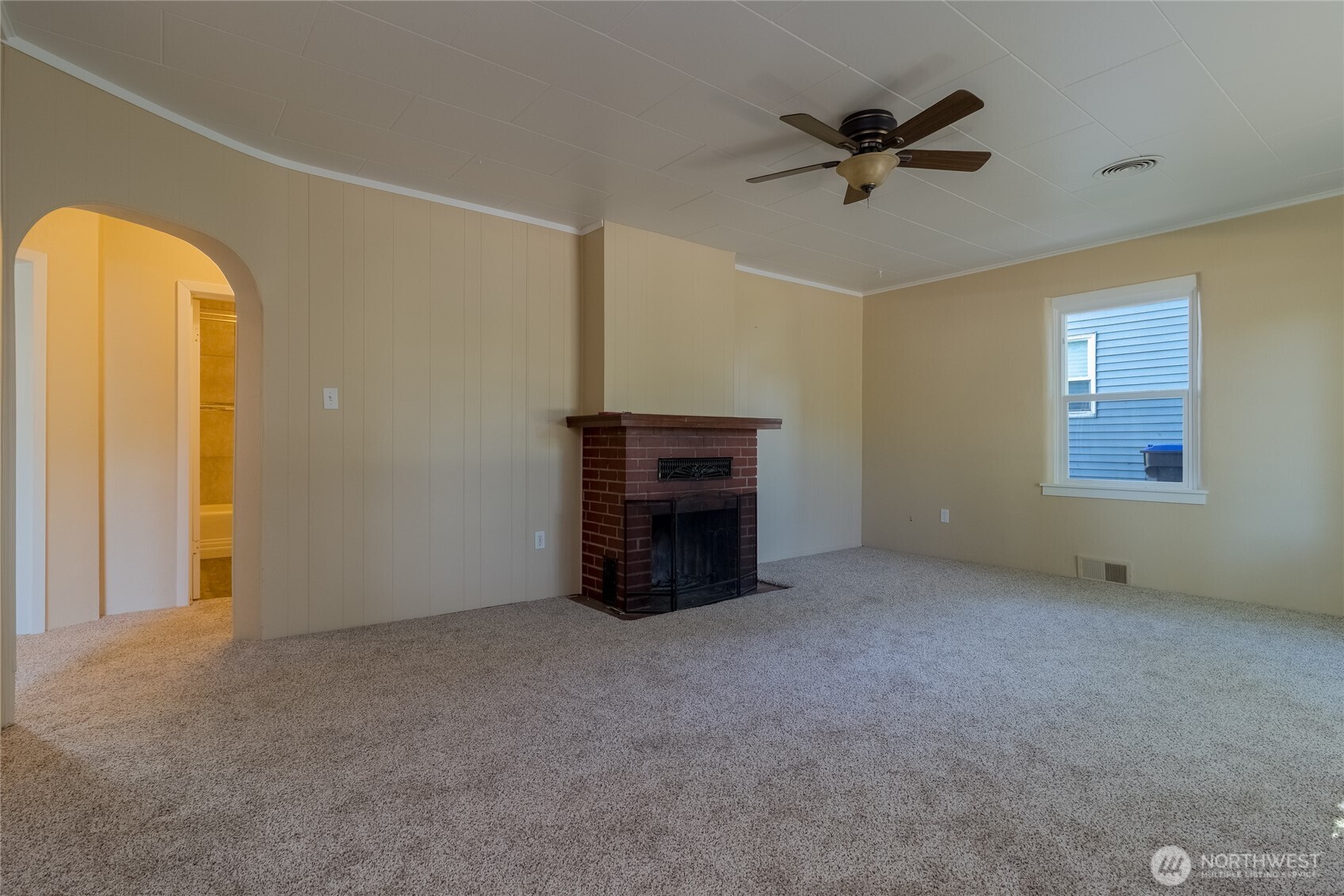 627 Juniper Street Walla Walla, WA 99362 - Photo 5 of 29 a view of an empty room with a fireplace