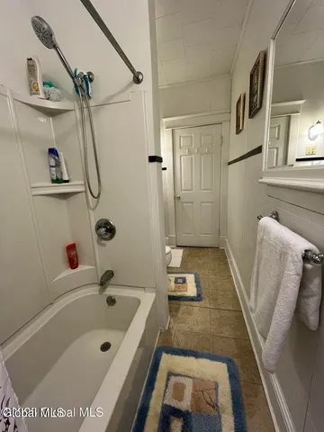 $1,800 | 240-242 Vrooman Avenue, Unit 2, Amsterdam, NY 12010