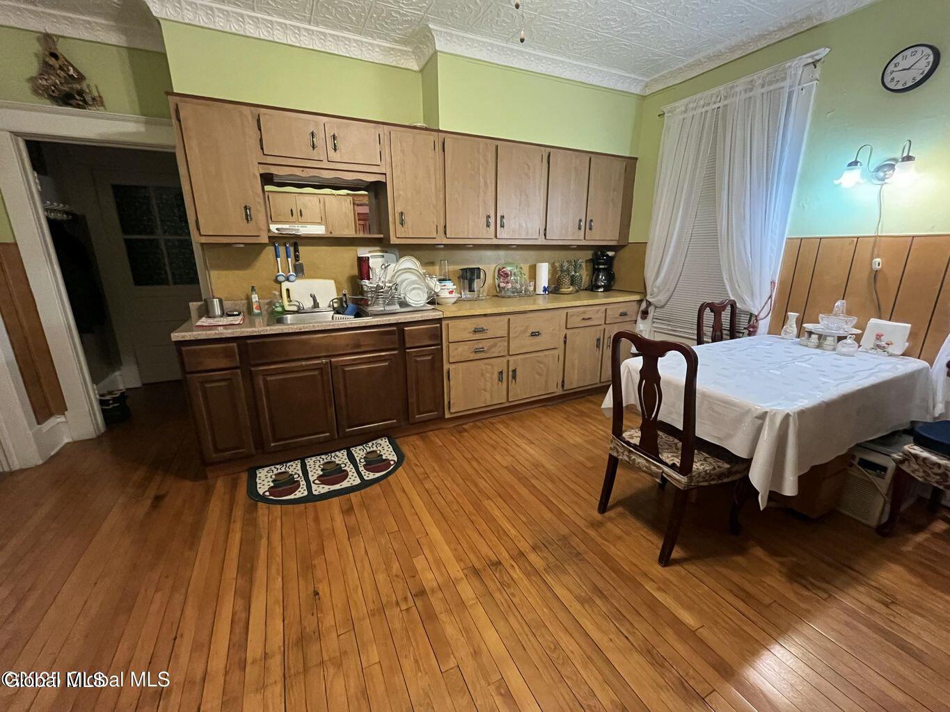 240-242 Vrooman Avenue, Unit 2 Amsterdam, NY 12010 - Photo 3 of 13 20250312214820414871000000-o