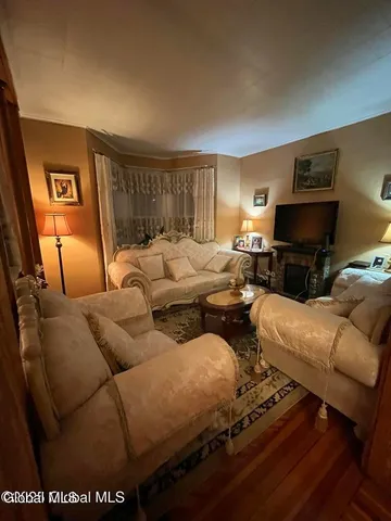 $1,800 | 240-242 Vrooman Avenue, Unit 2, Amsterdam, NY 12010