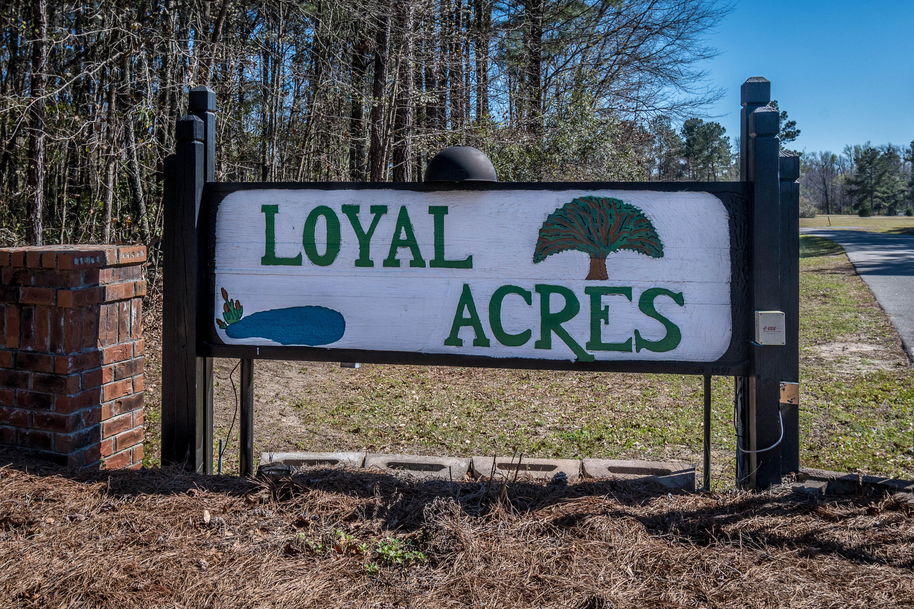 01-Loyal Acres Entrance Sign (1)