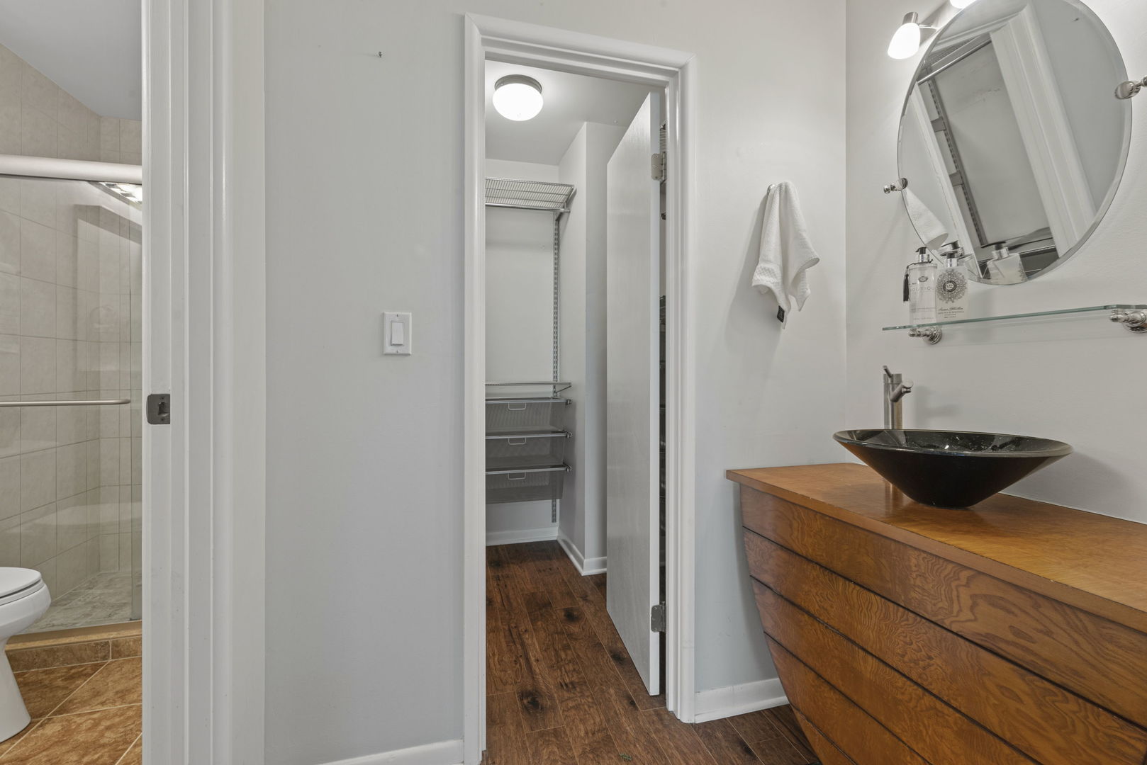 416 Swallow Lane Deerfield, IL 60015 - Photo 15 of 31 a view of a bathroom from a bathroom