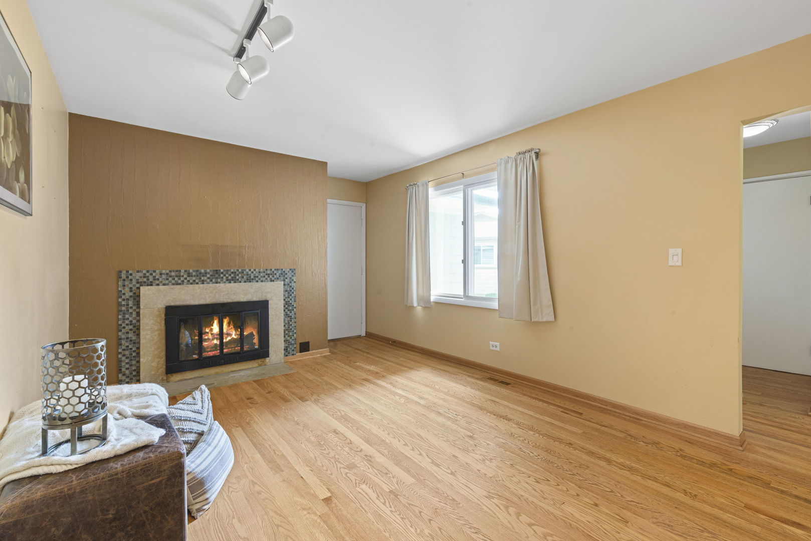416 Swallow Lane Deerfield, IL 60015 - Photo 10 of 31 a living room with furniture and a fireplace