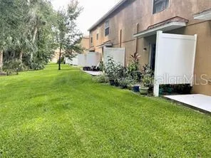 a view of back yard of the house