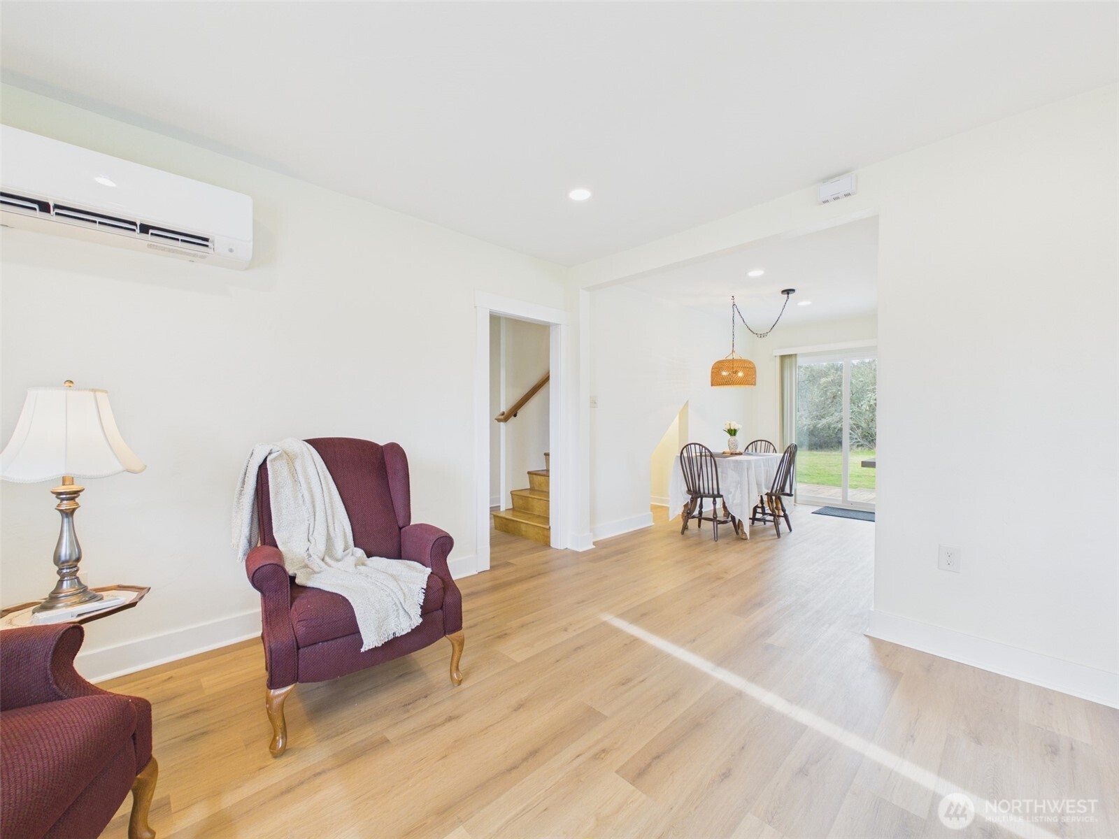 481 Kirkland Road Chehalis, WA 98532 - Photo 14 of 40 a living room with furniture