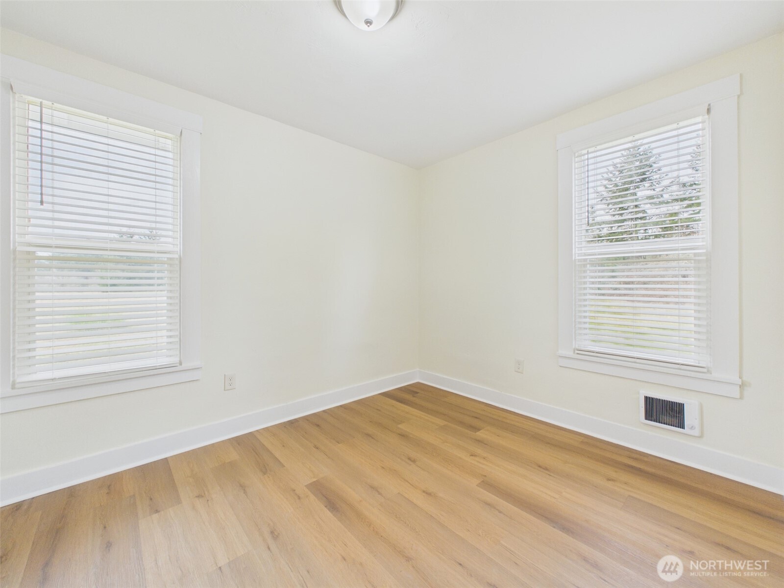 481 Kirkland Road Chehalis, WA 98532 - Photo 15 of 40 a view of a room with a window