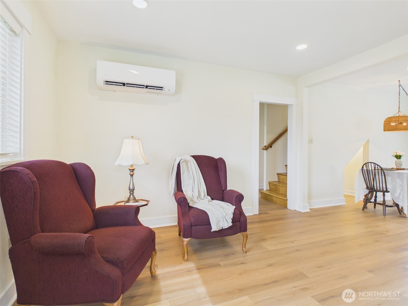 481 Kirkland Road Chehalis, WA 98532 - Photo 3 of 40 a living room with furniture