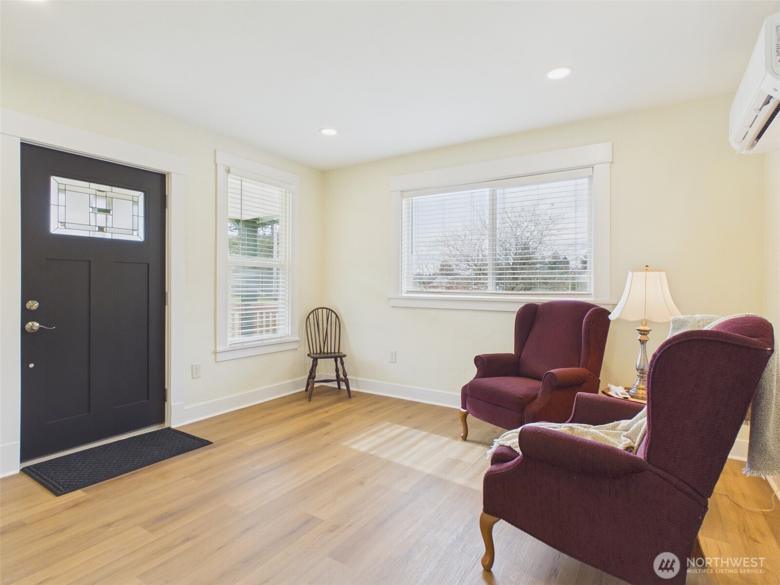 481 Kirkland Road Chehalis, WA 98532 - Photo 4 of 40 a living room with furniture and a window