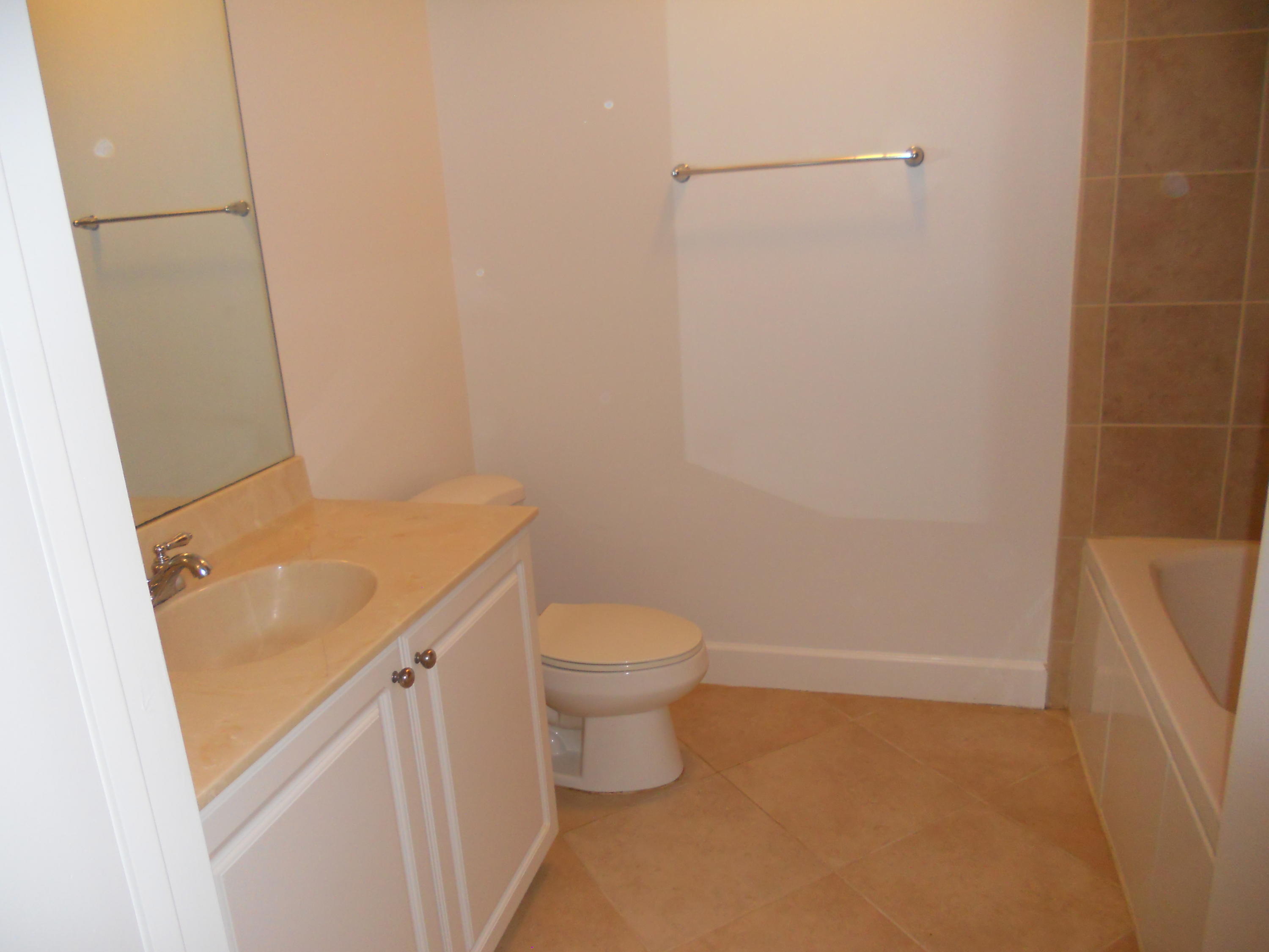 1102 Renaissance Way, Unit 102 Boynton Beach, FL 33426 - Photo 5 of 22 BATH 2