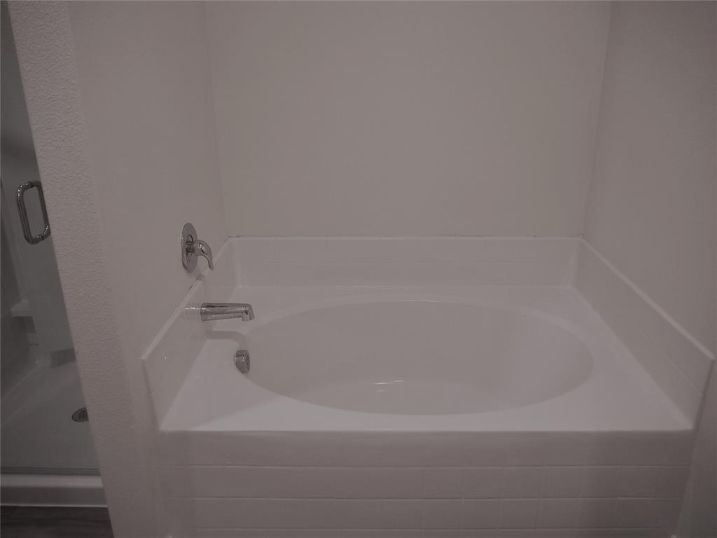13612 Musselshell Drive Ponder, TX 76259 - Photo 17 of 39 a close up of a bathtub