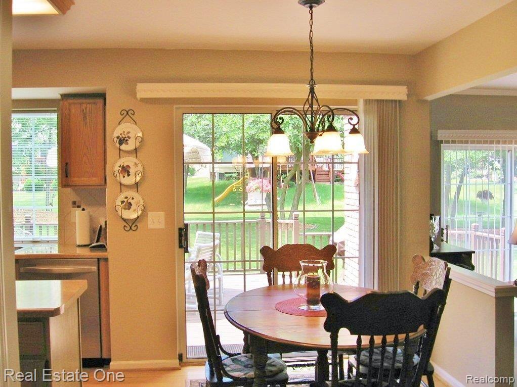 1338 Thames Drive Rochester, MI 48307 - Photo 9 of 23 Breakfast Room